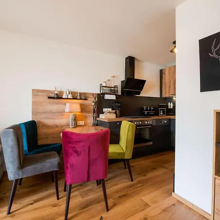 Apartment With Bus On The Doorstep *
