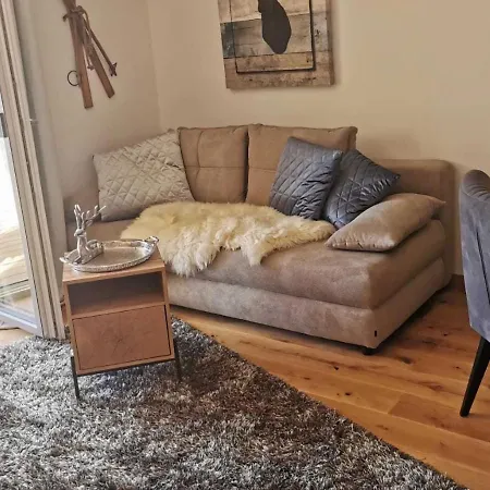Apartamento With Bus On The Doorstep *